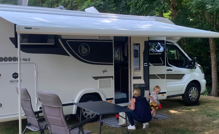 Familie Camper – Benimar Cocoon 463 tout équipé