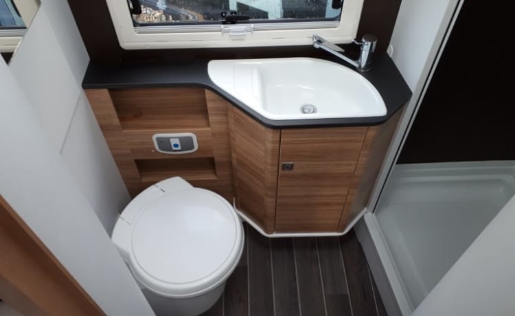 Luxe Adria Matrix 670 slt.