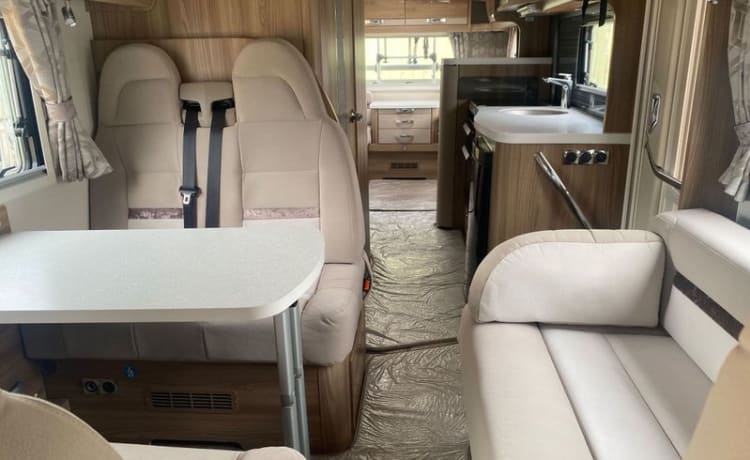 Swift Kon Tiki Luxury Twin Axle mit 4 Schlafplätzen