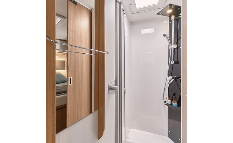 Carado T459 – Vivez la liberté! (année 2021) Luxe très spacieux - Lit Queen - douche séparée