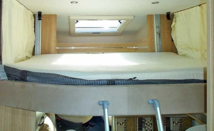 Ellie – 6 berth Peugeot semi-integrated from 2019