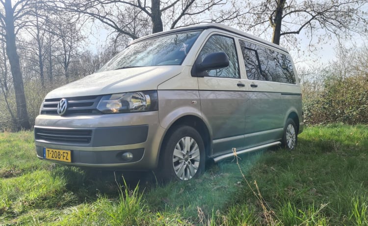 Volkswagen Offgrid camper met buitenkeuken