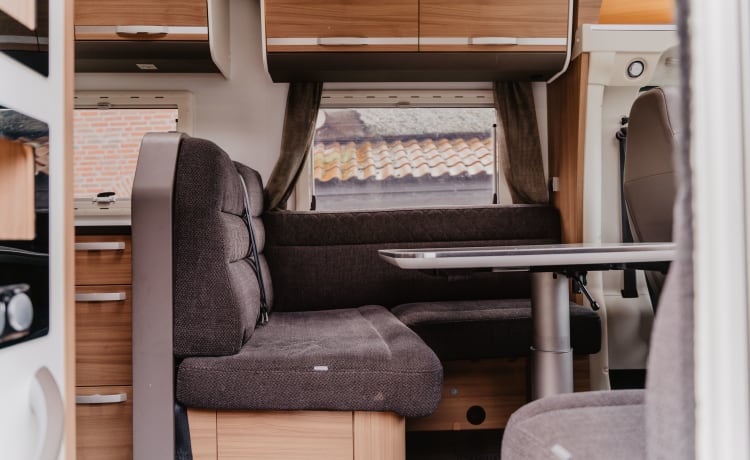 16. Luxe Adria Matric 670 SL voor 5 personen