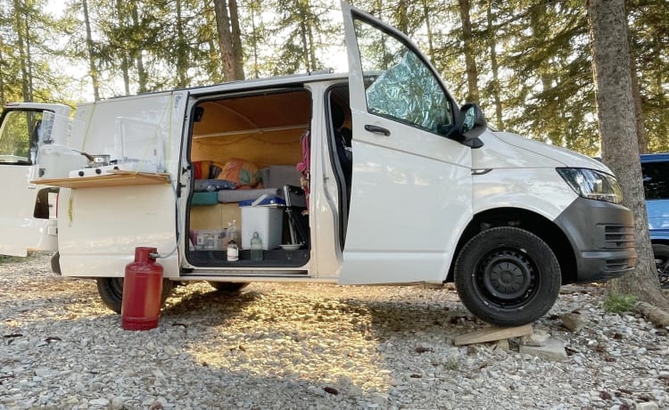 KARLONE – "Adventure Awaits: The Best Cozy Camper for Your Next Getaway!"