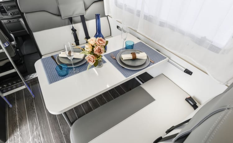 Love2roam- Voyager – 2-6 berth, free WiFi & insurance 