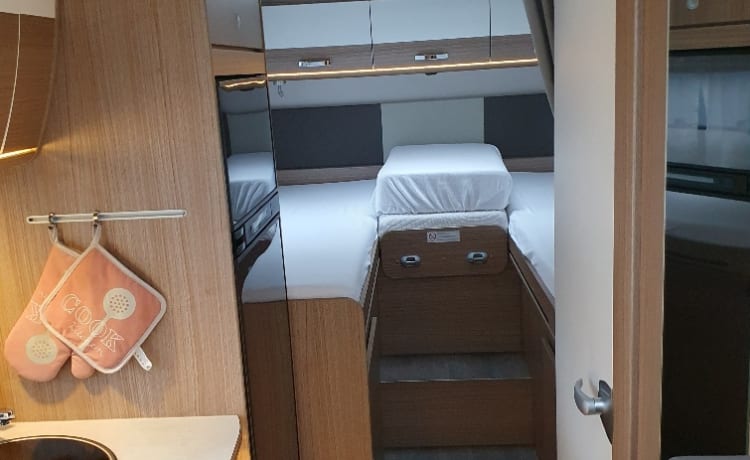 Carado T337 (2) - Ruime en luxe 2 persoons camper