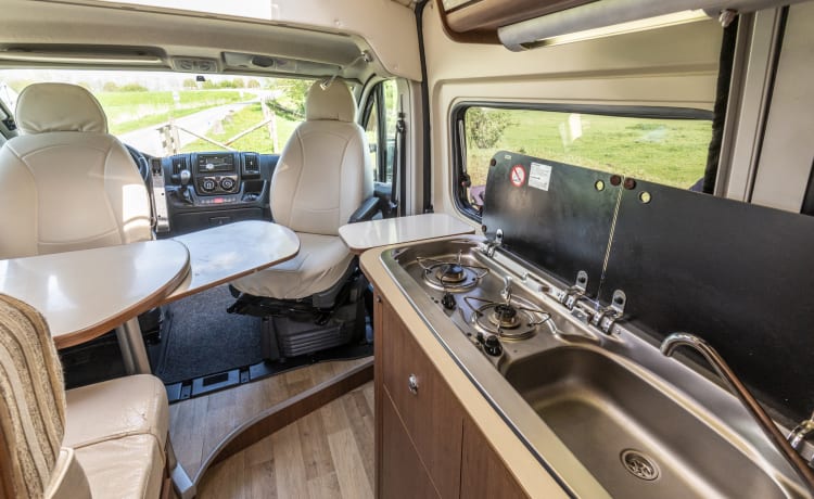 bus camper di lusso automatico con letto alla francese