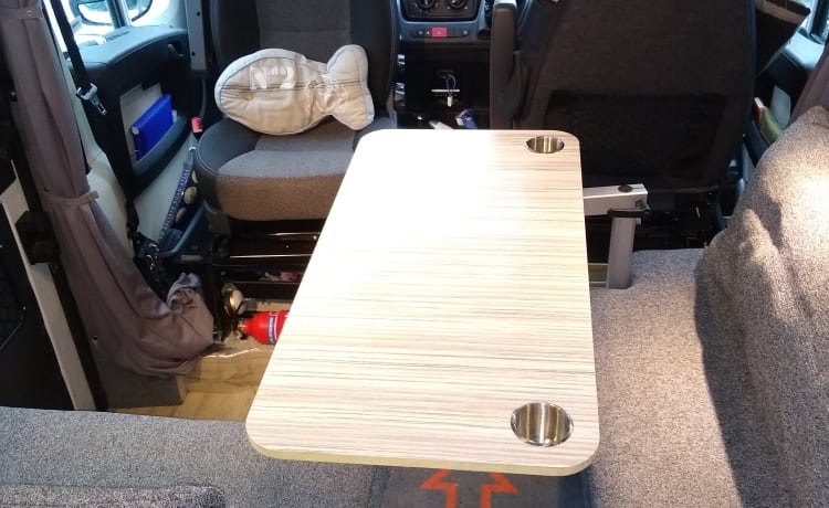 Scout – Fiat Ducato Family Adventure Campervan - 4 reisstoelen, geschikt voor 4-6