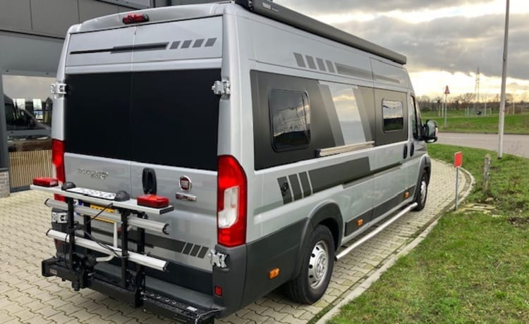 Heunie 2 – Camper autobus con letti longitudinali