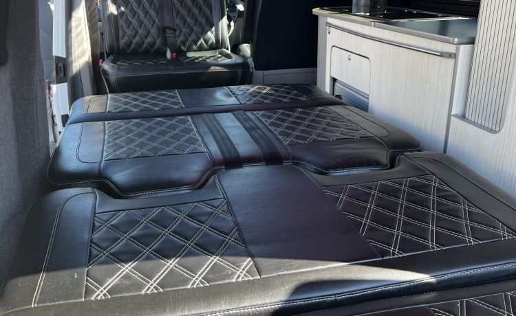 Stella – Schöner VW Campervan mit 4 Schlafplätzen