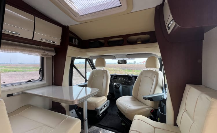 Mobieltje – Luxe familie camper met complete uitzet!