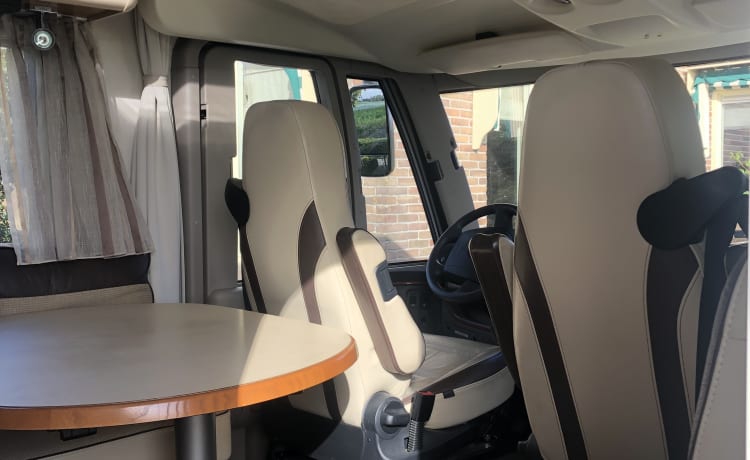 ZEER LUXE CAMPER –  special price period in July and period in August when using the Netherlands