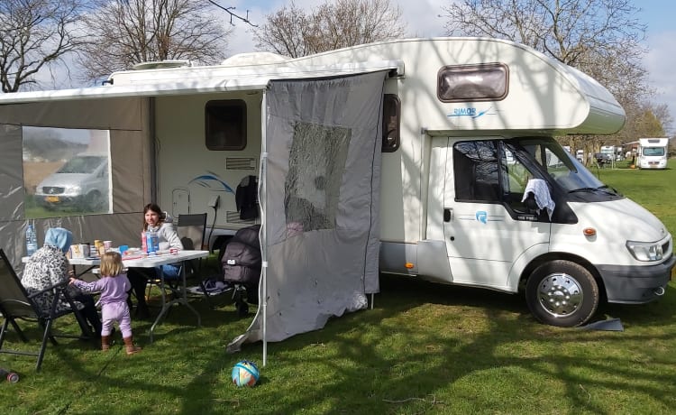 Spacious family camper