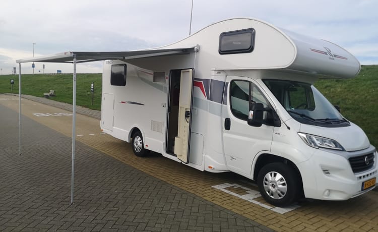 -person luxury, spacious, neat Alcove family camper Rimor from 2019