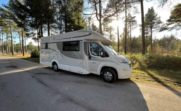 Mabel – Nouveau camping-car de luxe 4-5 couchettes modèle 2022 RollerTeam 707