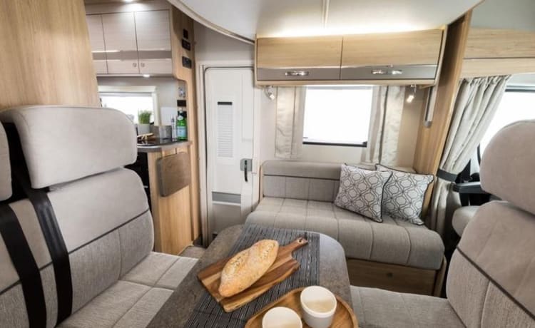 Peggy – Elddis Autoquest 196. Nieuwe luxe camper met 6 slaapplaatsen uit 2023. Bekend als Peggy