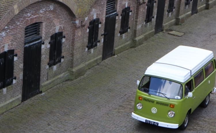 Westfalia – Wonderful Classic Camper Rent! Oldtimer VW minibus hire - T2 Westfalia