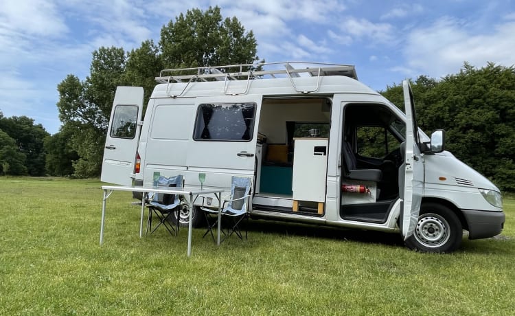 Bianca – Camper bus d'atmosfera e avventuroso per 2 persone