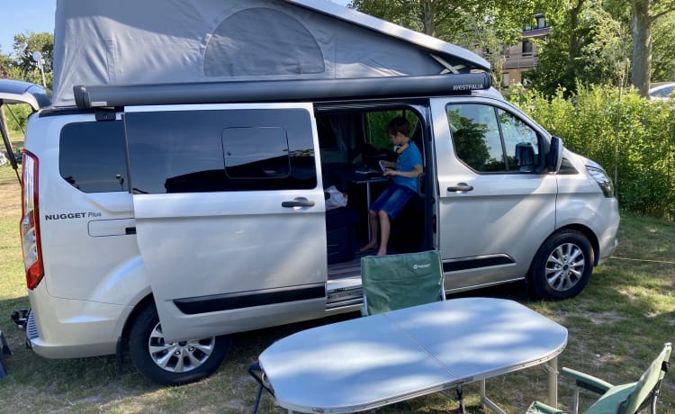 Kompana – Nieuwe en perfect uitgeruste camperbus. Luxeauto met 4 slppl! 