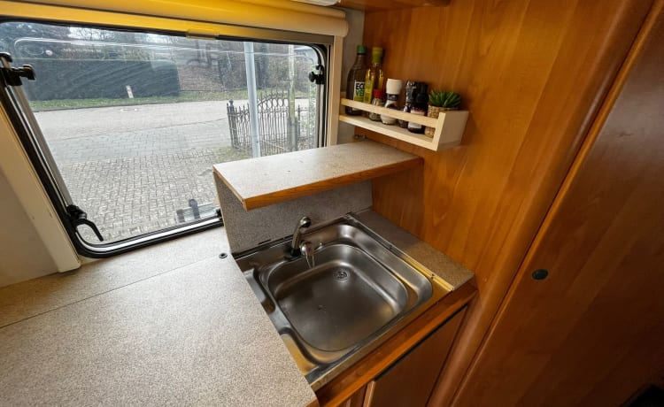 Delightful 4p Fiat Hymer alcove - ready for adventure!