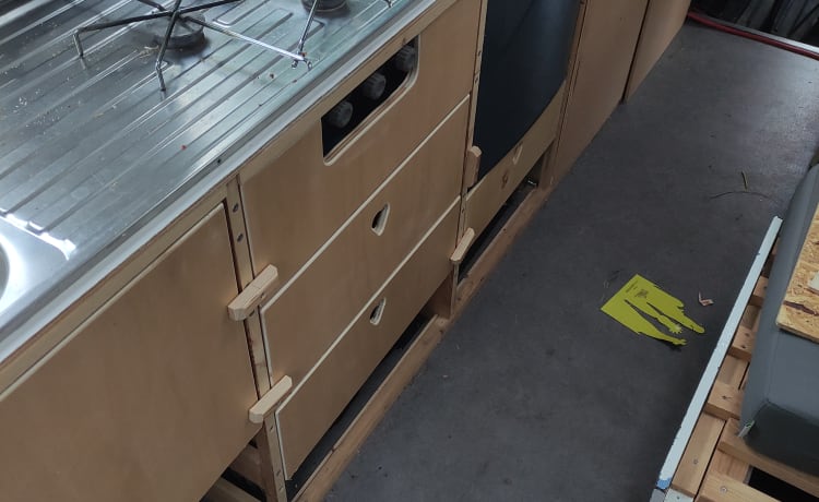 autohome – 4p Ford Alcove from 1979