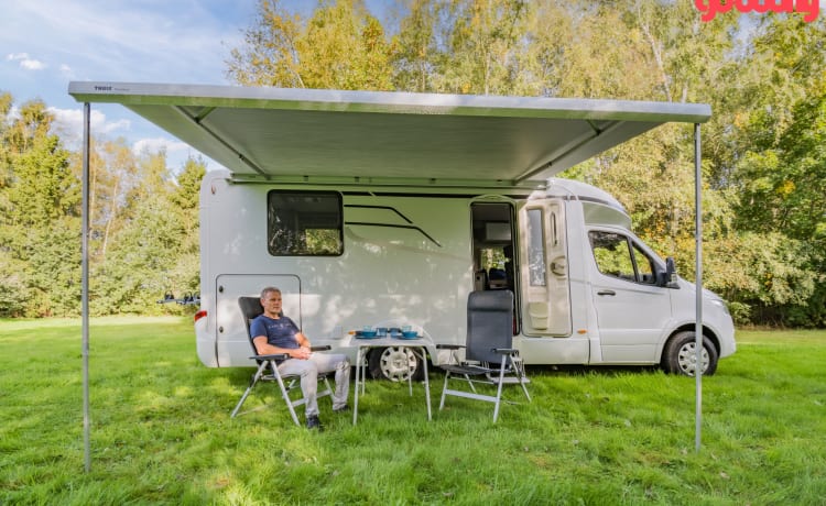 Mooie luxe uitgevoerde 4 P Hymer Mercedes camper