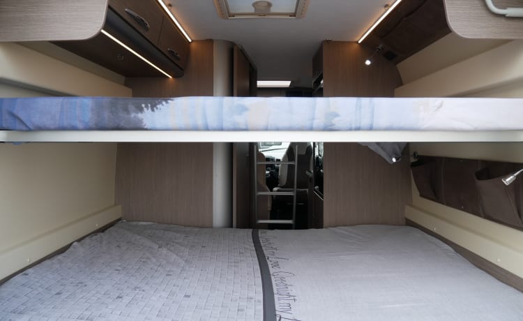 Chausson 5, buscamper 6 meter met Stapelbed