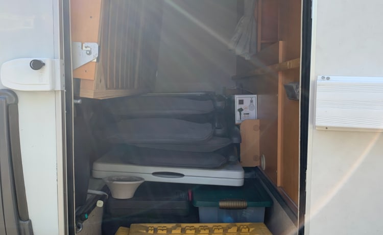 Hymer spacious 6p family camper with bunk beds