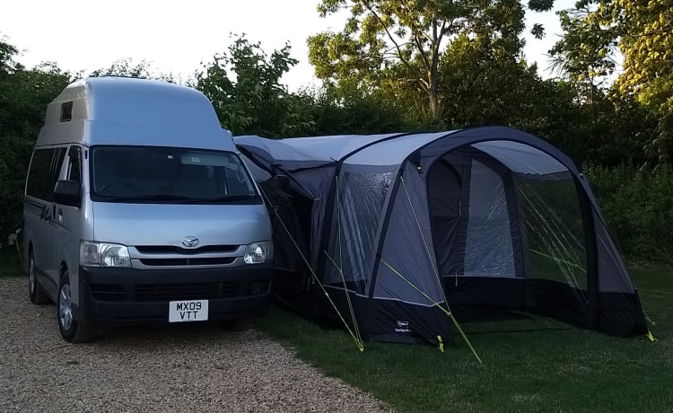 Silver Shadow – 4+ couchettes Toyota Hi-Ace