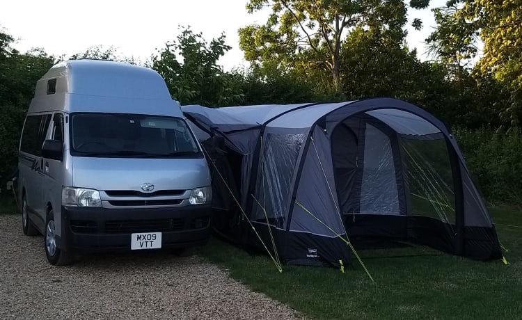 Silver Shadow – 4+ Schlafplätze Toyota Hi-Ace