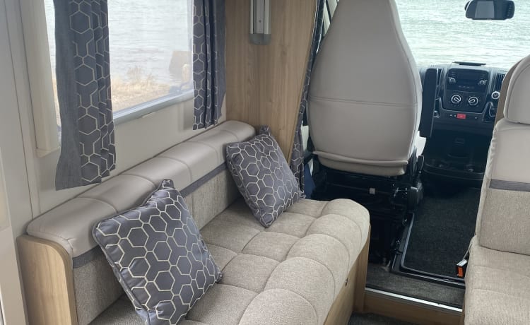 FUN BUS :0) – Large 6 berth Family Motorhome