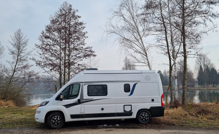 Globus – Camping-car bien équipé et confortable avec une vue unique