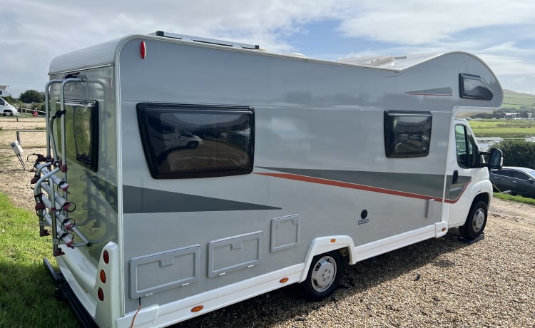 The Adventurer – 6 berth Peugeot AutoQuest 180 