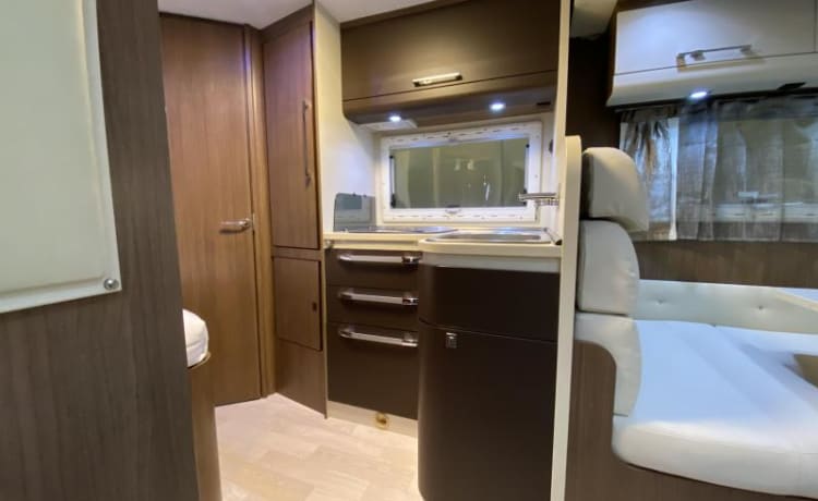 Kempi – 4 persoons luxe camper met superfijne indeling