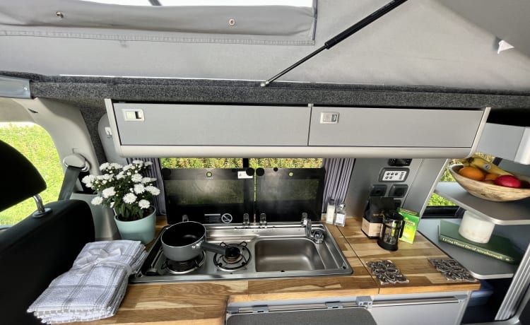 Sally – 4 berth Volkswagen Transporter campervan