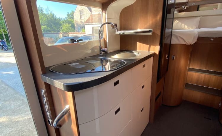 Luxueuze en comfortabele nieuwe Carthago camper