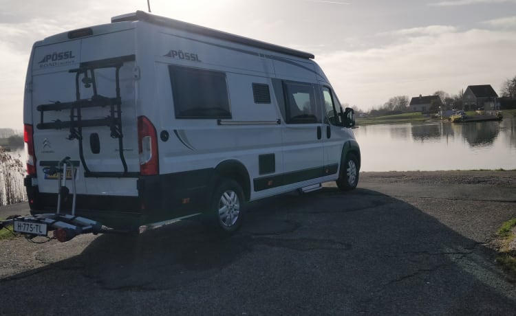 Camping-car de luxe Pössl 640 avec lits de longueur