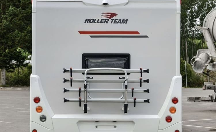 Roller Motorhome hire 675 – Rollerteam 675 adventure 6 slaapplaatsen/6 riemen