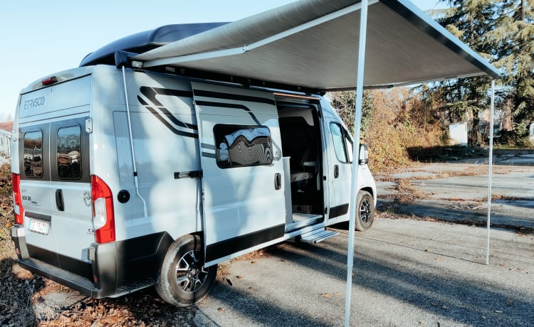 Fusco – 4-BED VAN