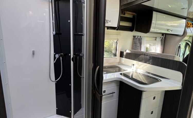 Gezinscamper – Family camper 5 people - luxurious & complete