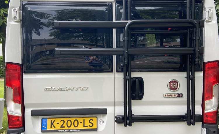 De camperbus  – Nieuwe, luxe, compleet uitgeruste camper met zonnepaneel