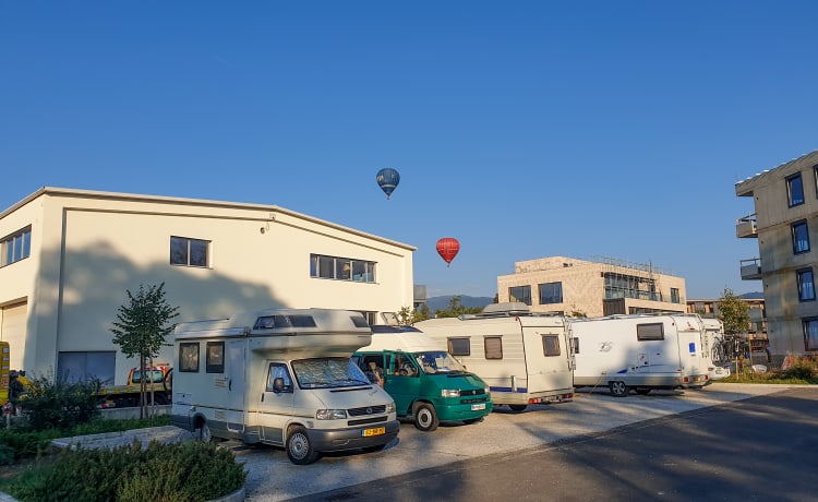 Volkswagen T4 Karmann Camper mit Rundsitz