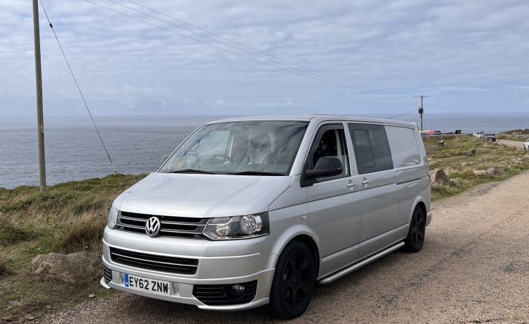 Vinnie – 2-persoons Volkswagen campervan uit 2012