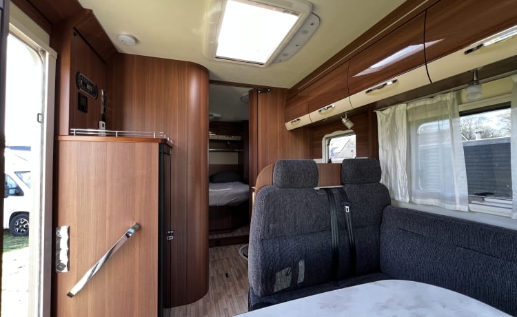 3 LMC T692G – Camper (2020) Half integrale automaat voor 2 personen 