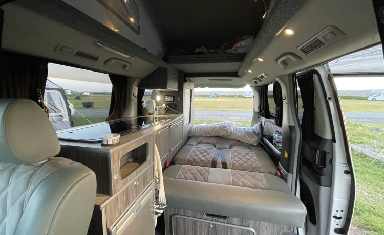 Costa del alphard  – Luxe 4 persoons Toyota campervan