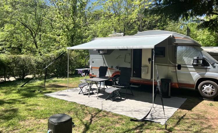 Camping-car familial Bürstner 4 personnes Intégral