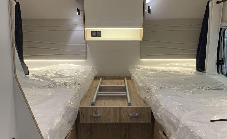 Nieuwe compleet uitgeruste luxe camper te huur 