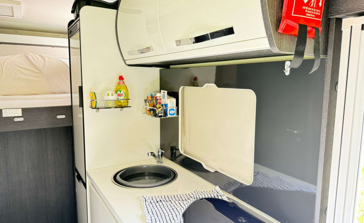 Vera – (Mooie moderne en comfortabele camper!)