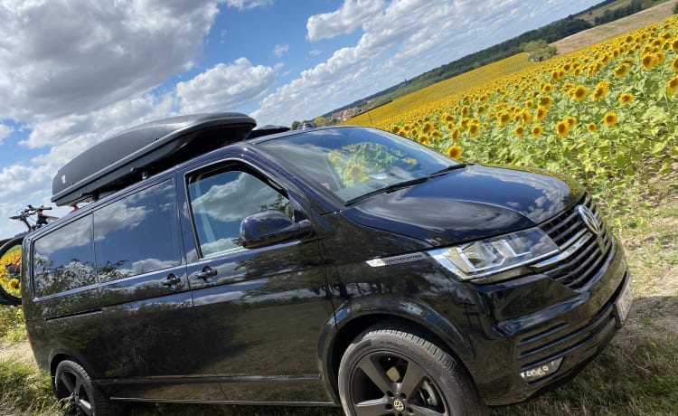 The Black Pearl – 2p Volkswagen bus from 2020