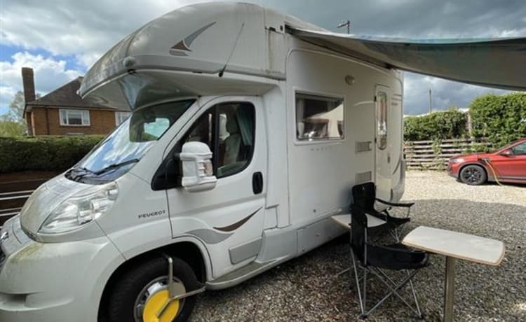 Unique en son genre! Camping-car spacieux 4 couchettes et 4 passagers Nuevo Autosleeper